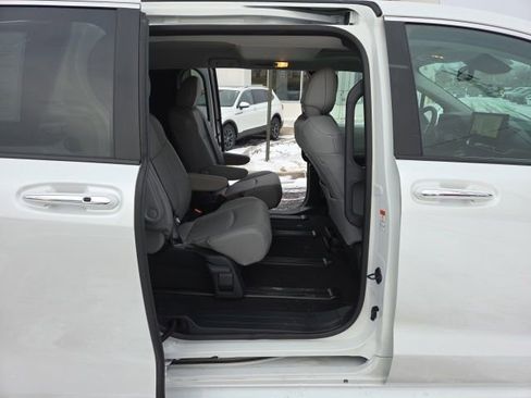 Used 2025 Toyota Sienna XLE image 13