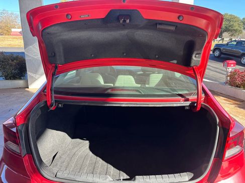 Used 2020 Hyundai Elantra SEL image 22