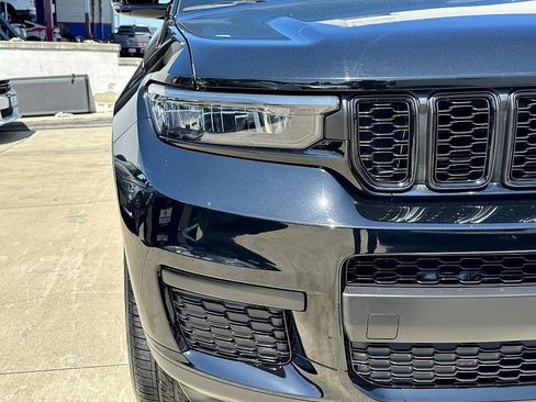 Used 2021 Jeep Grand Cherokee L Laredo image 13