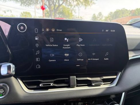 Used 2025 Chevrolet Equinox LT w/ Safety and Technology Package FWD image 15