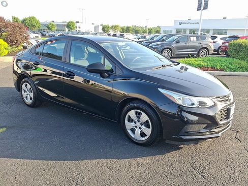 Used 2018 Chevrolet Cruze LS FWD image 3