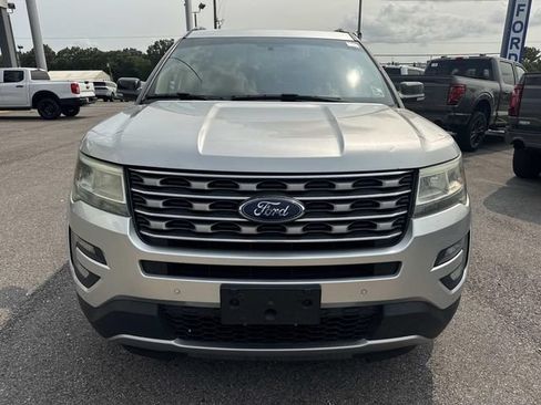 Used 2016 Ford Explorer XLT w/ Equipment Group 202A FWD image 2