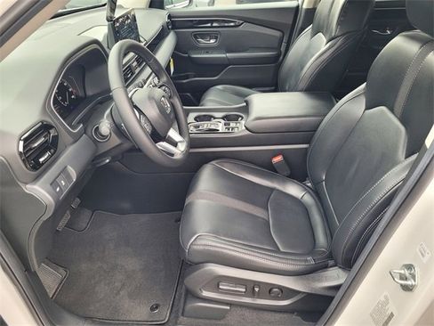New 2025 Honda Pilot Touring image 8