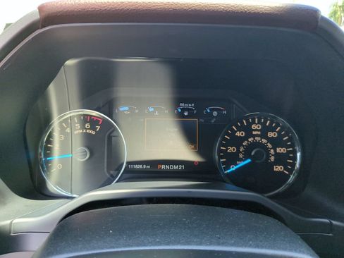 Used 2015 Ford F150 Platinum w/ Equipment Group 701A Luxury AWD/4WD image 34