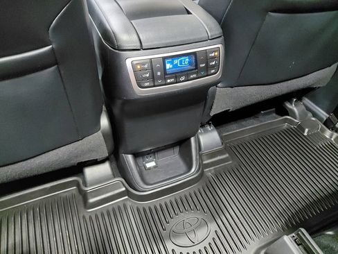 Used 2019 Toyota Highlander Limited Platinum AWD/4WD image 52