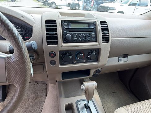 Used 2007 Nissan Frontier SE w/ SE Value Truck Pkg RWD image 24