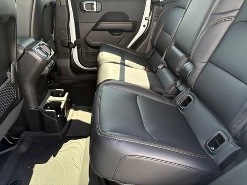 New 2026 Jeep Gladiator Sport AWD/4WD image 11