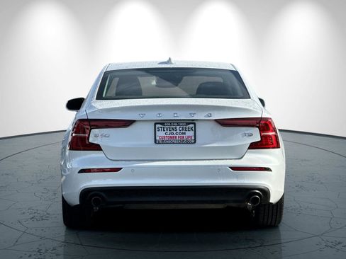 Used 2020 Volvo S60 T5 Momentum w/ Premium Package image 5