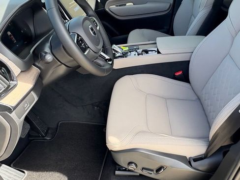 New 2026 Volvo XC90 B6 Plus w/ Protection Package Premier AWD/4WD image 18
