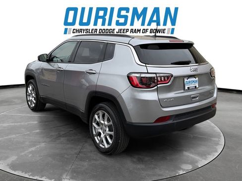 Used 2022 Jeep Compass Latitude image 4