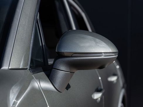 Certified 2025 Porsche Macan Electric image 18