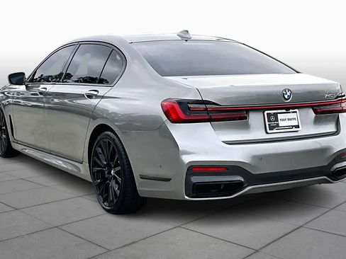 Used 2022 BMW 740i w/ M Sport Package image 10
