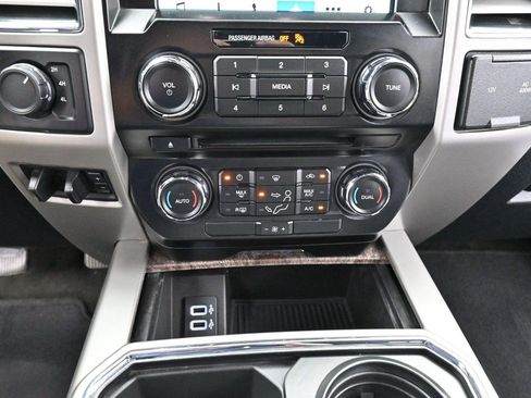 Used 2017 Ford F350 Lariat AWD/4WD image 24