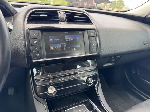 Used 2018 Jaguar XE Premium RWD image 9