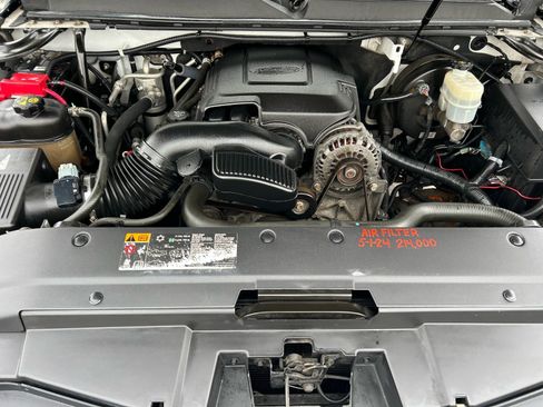 Used 2011 Chevrolet Suburban LT image 26