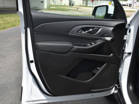 Used 2023 Chevrolet Traverse LT AWD/4WD image 12