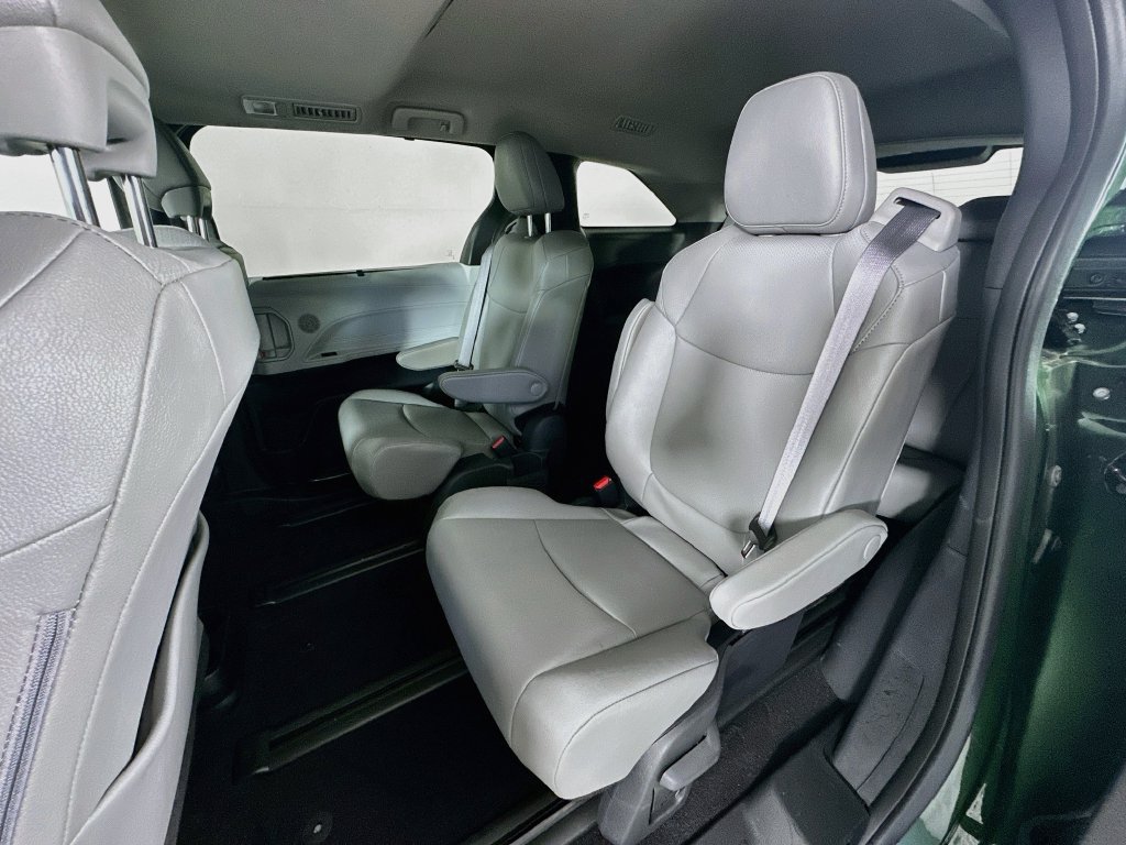 Used 2025 Toyota Sienna XLE AWD/4WD image 23