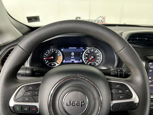 Used 2023 Jeep Renegade Latitude AWD/4WD image 13