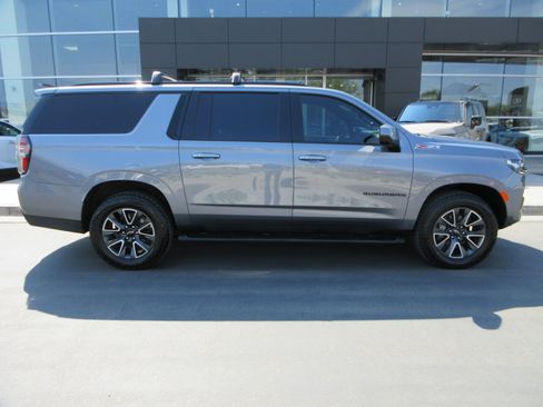 Used 2021 Chevrolet Suburban Z71 AWD/4WD image 13