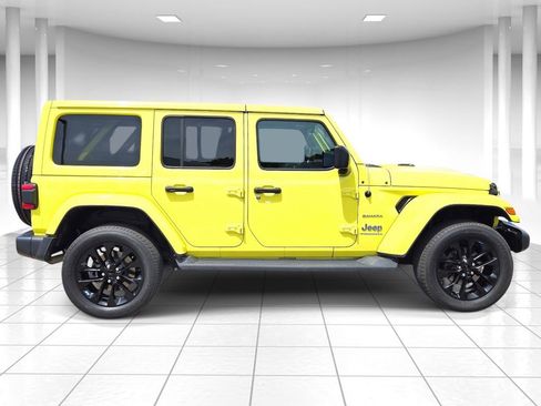 Used 2023 Jeep Wrangler Unlimited Sahara w/ Cold Weather Group AWD/4WD image 2