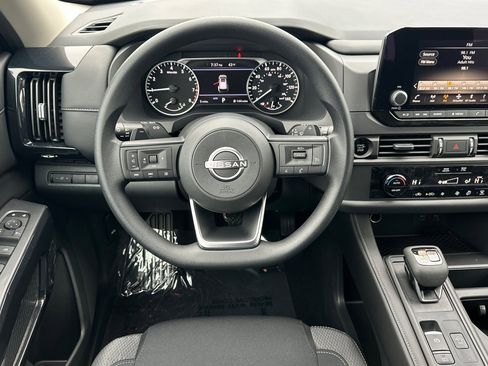 New 2025 Nissan Pathfinder S image 17