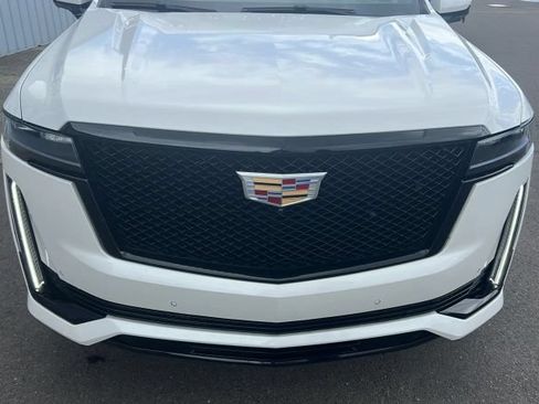 Used 2021 Cadillac Escalade Sport w/ Driver Assist Tech Package AWD/4WD image 2