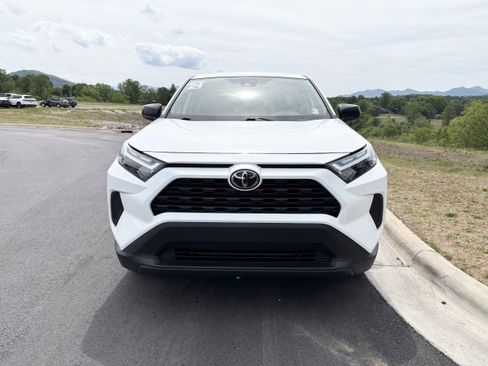 Used 2024 Toyota RAV4 LE FWD image 4