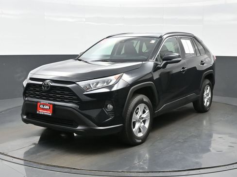 Used 2021 Toyota RAV4 XLE AWD/4WD image 2