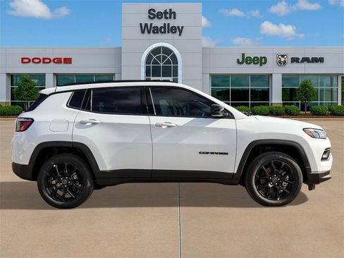 New 2026 Jeep Compass Latitude image 8
