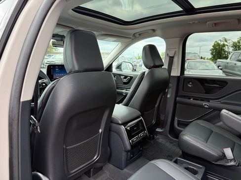 Used 2025 Lincoln Aviator AWD w/ Equipment Group 101A image 13