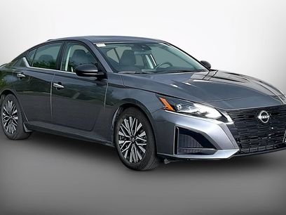 Used 2024 Nissan Altima 2.5 SV