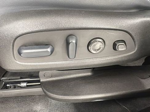 Used 2024 Buick Enclave Premium image 11