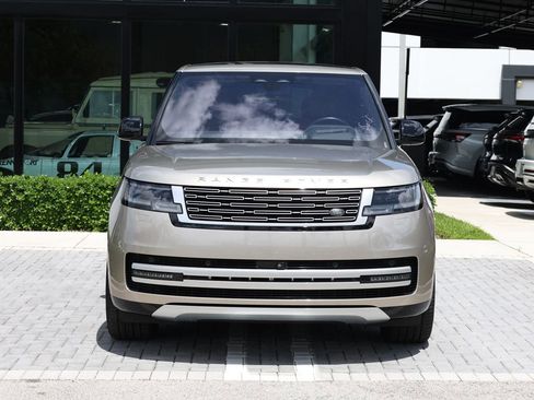 Used 2023 Land Rover Range Rover Long Wheelbase Autobiography image 3