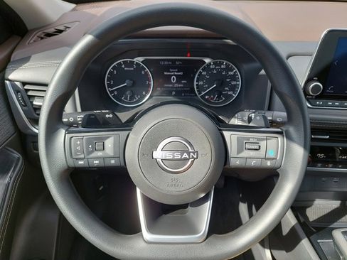 Used 2023 Nissan Rogue SV image 24