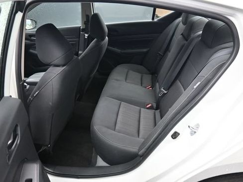 Used 2025 Nissan Altima 2.5 SV FWD image 11