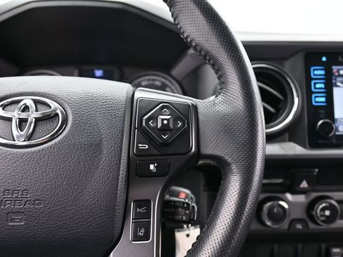 Used 2018 Toyota Tacoma TRD Sport image 47
