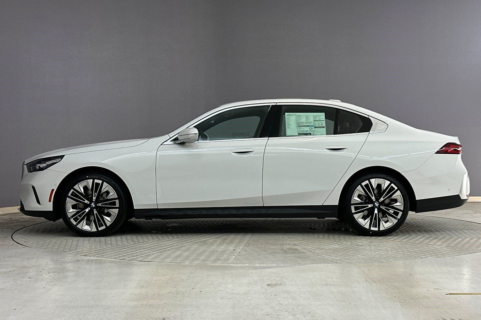 Used 2026 BMW 530i RWD image 2