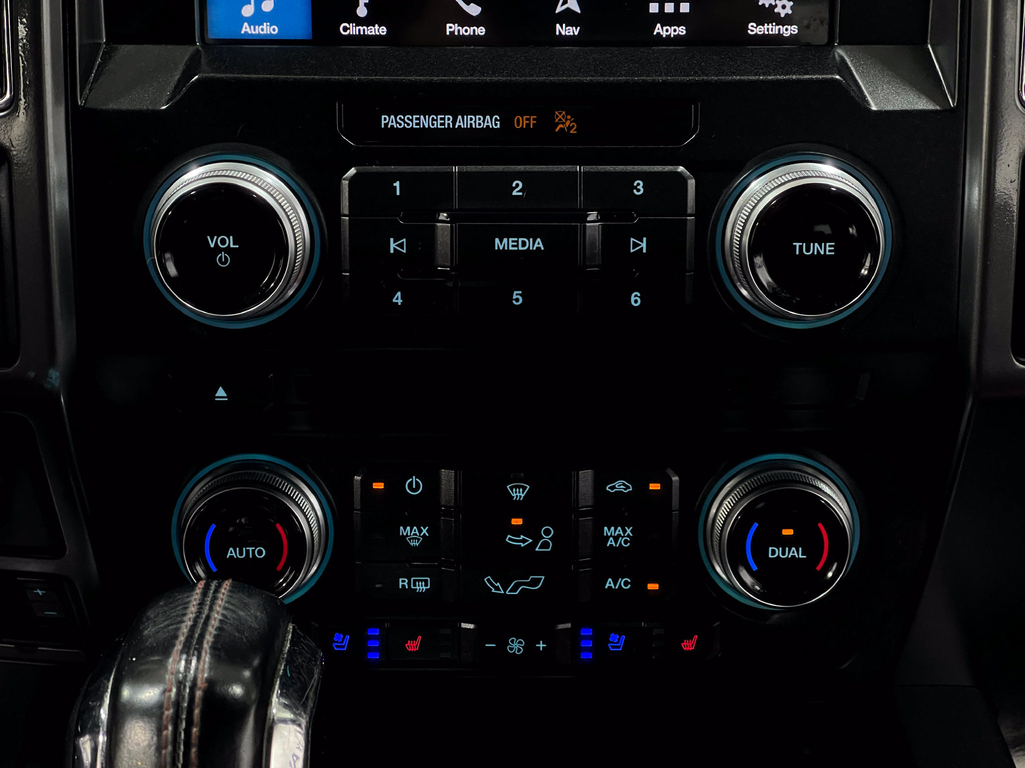 Used 2018 Ford F150 Lariat w/ Equipment Group 502A Luxury AWD/4WD image 24
