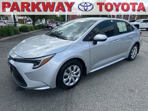 Certified 2025 Toyota Corolla LE AWD/4WD image 1