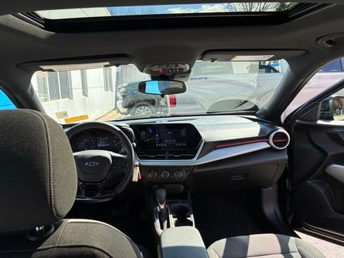 Used 2024 Chevrolet Trax RS w/ Sunroof Package FWD image 19