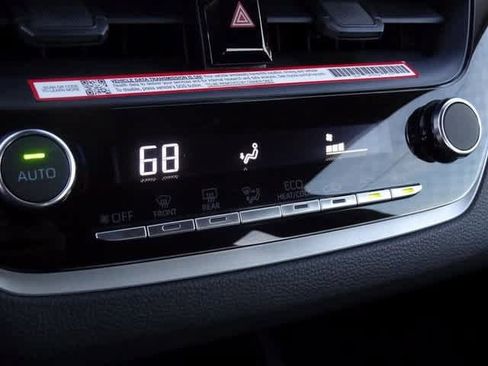 Used 2025 Toyota Corolla LE image 21