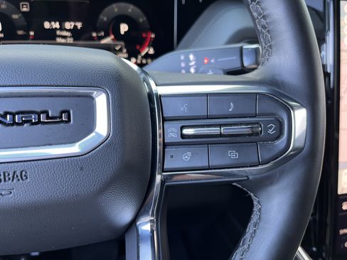 Used 2025 GMC Yukon XL Denali RWD image 27
