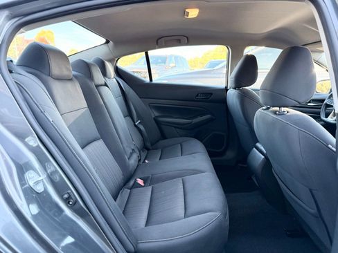 Used 2024 Nissan Altima 2.5 SV FWD image 16