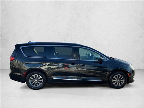 Used 2019 Chrysler Pacifica Touring-L Plus image 4