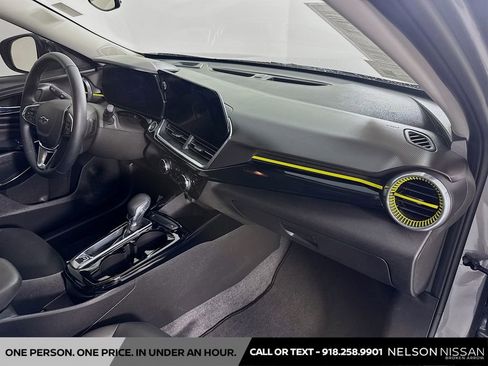 Used 2025 Chevrolet Trax ACTIV FWD image 27