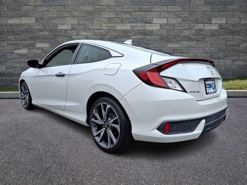 Used 2019 Honda Civic Touring image 4