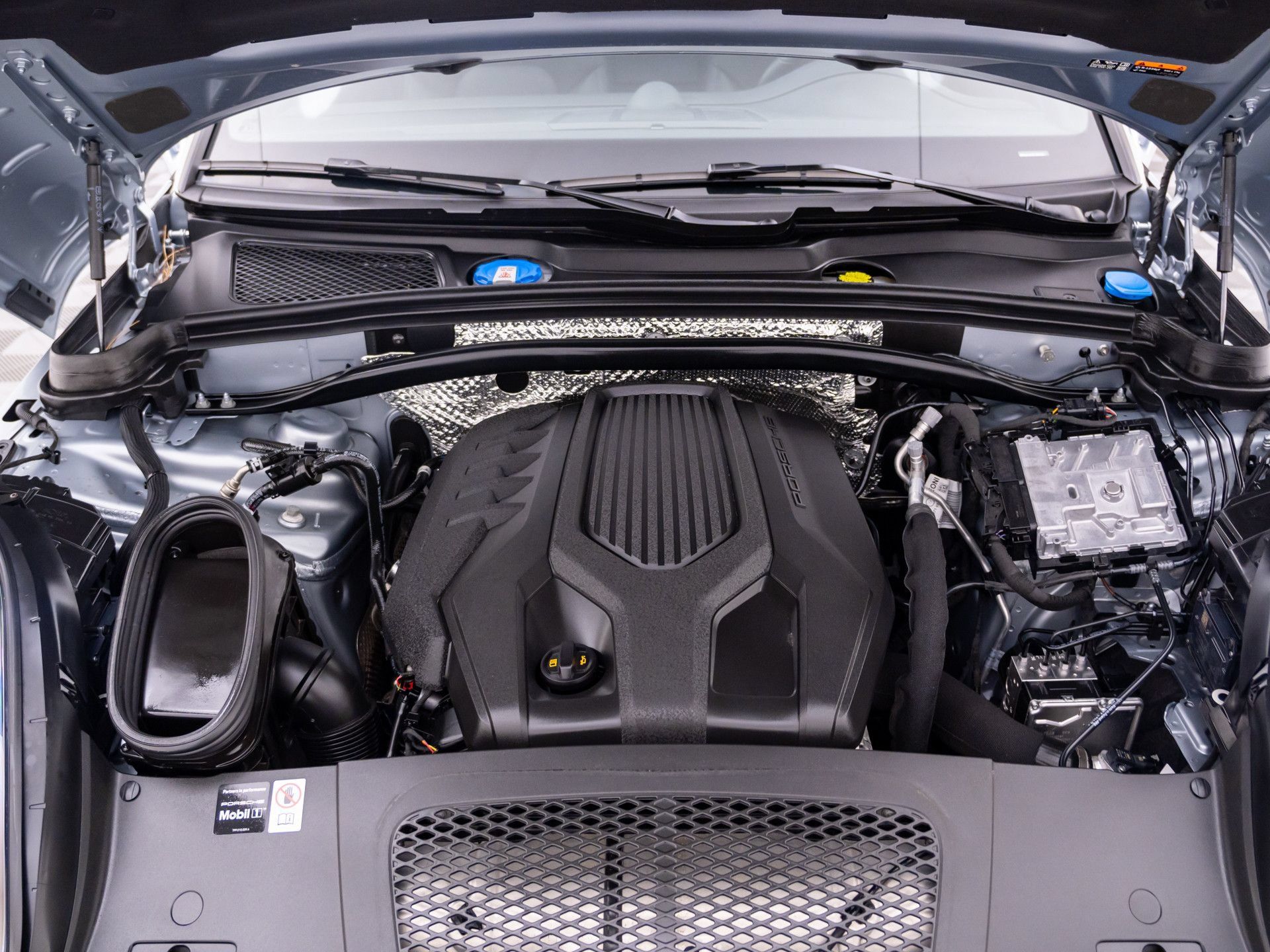 Certified 2026 Porsche Macan AWD/4WD image 29