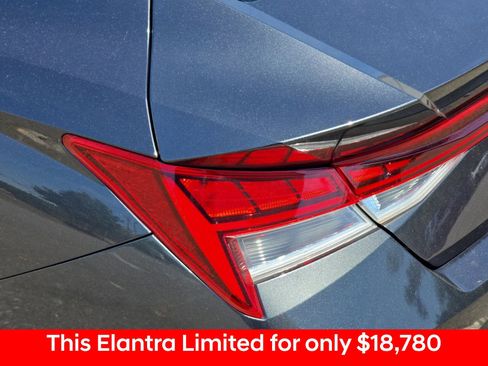 Used 2022 Hyundai Elantra Limited FWD image 41