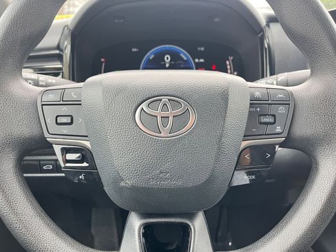 Used 2025 Toyota Camry LE image 28