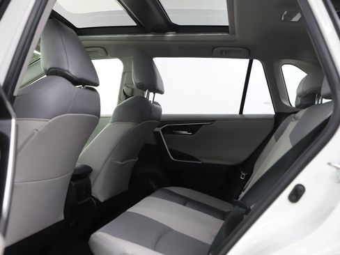 Used 2020 Toyota RAV4 Limited image 18